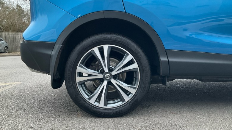 Nissan Qashqai 1.6 DiG-T N-Connecta 5dr Petrol Hatchback